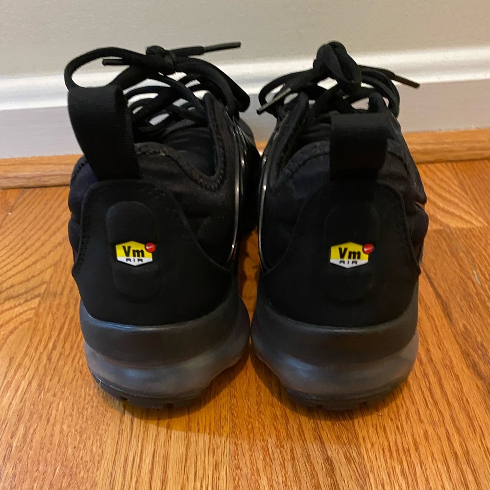 Women’s Size 7.5 Black/Anthracite/Black Nike Air VaporMax Plus